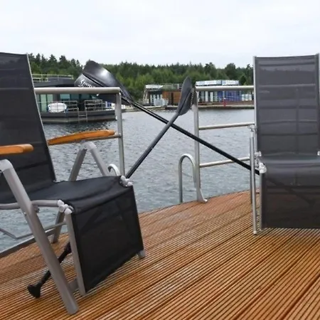 Úszó hotel Hausboot Vroni *