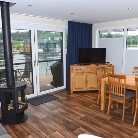 Úszó hotel Hausboot Vroni Klitten