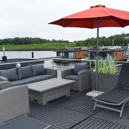 Úszó hotel Hausboot Vroni *